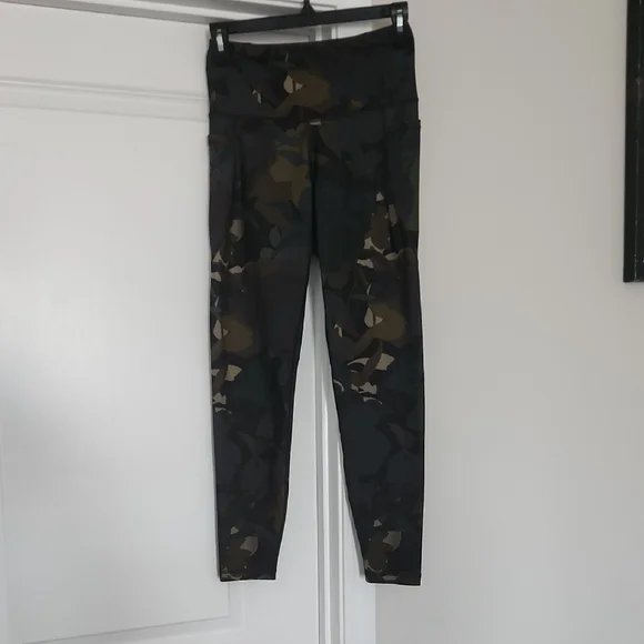 Old Navy Camouflage Leggings - Picture 1 of 4